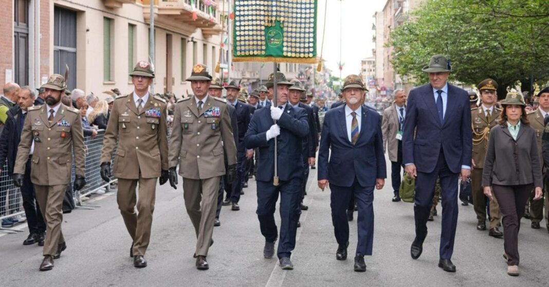 alpini,-mattarella:-“sempre-um-exemplo-de-honra,-senso-de-dever,-humanidade-e-dedicacao”