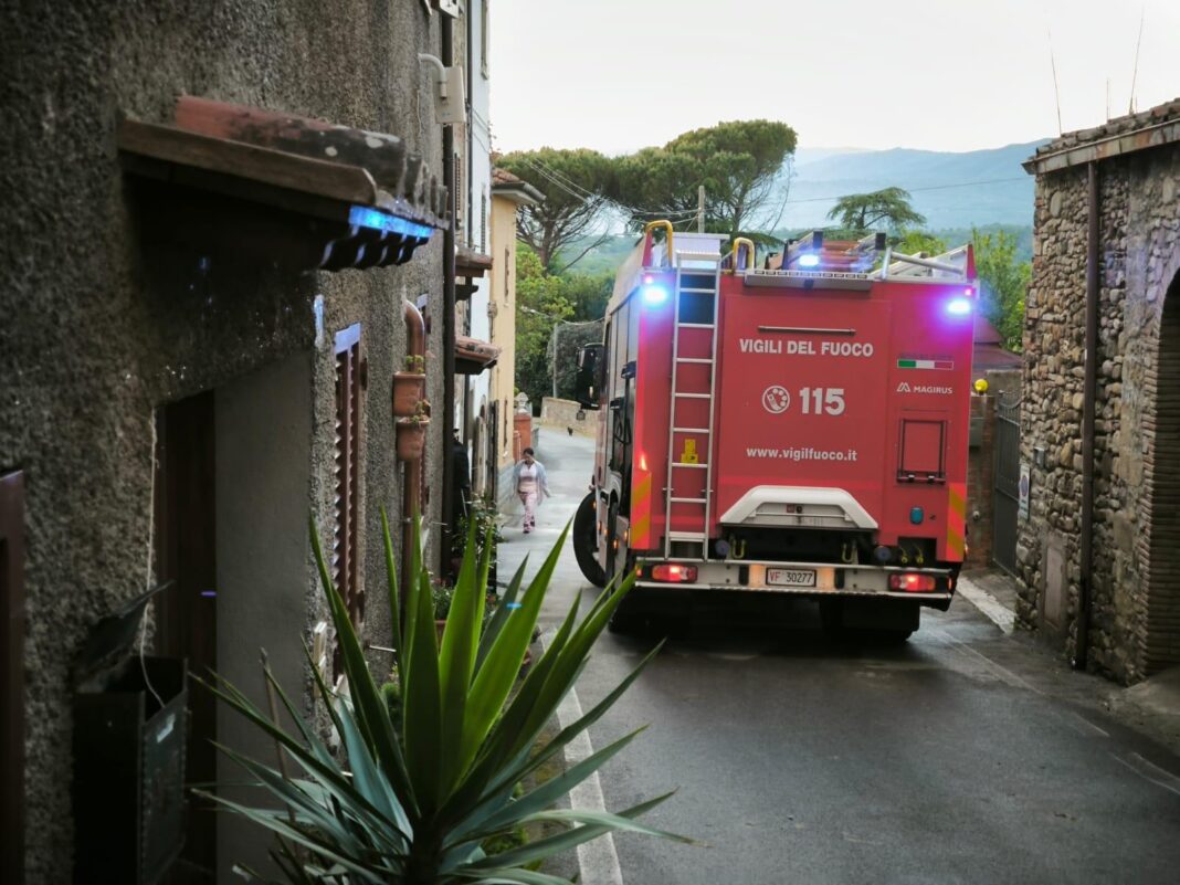 curto-circuito-na-casa,-o-fogo-dos-flareos:-o-homem-morre