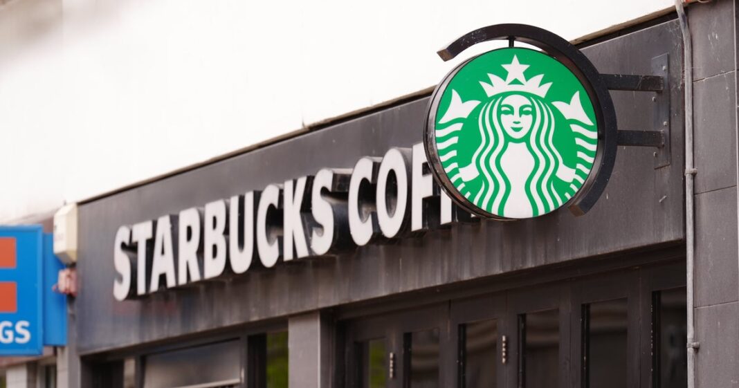 a-starbucks-esta-reforcando-com-seus-trabalhadores-por-um-novo-codigo-de-vestimenta