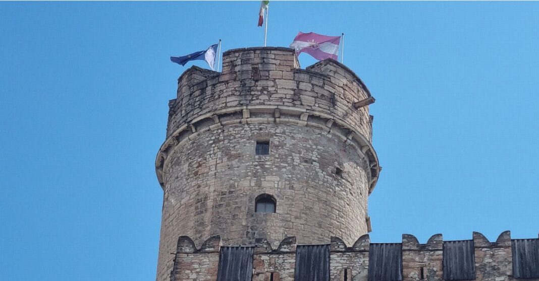 bandeira-da-provincia-de-trento-vs-flag-of-austria:-diferencas-e-simbolos
