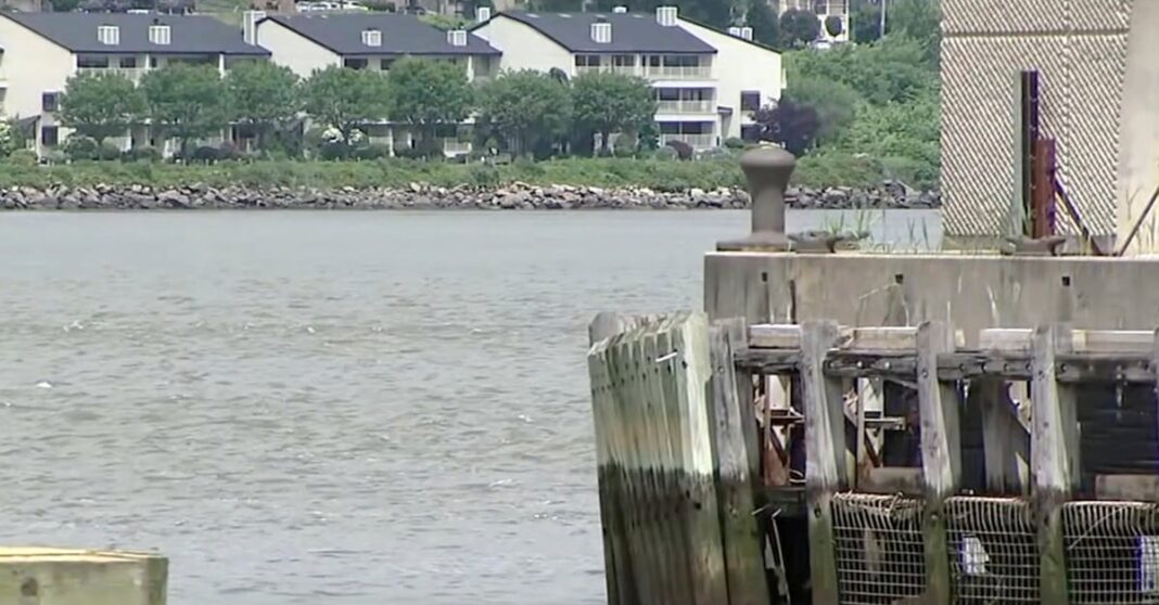 1-morto-na-explosao-de-barcos-de-esgoto-de-nova-york-no-rio-hudson