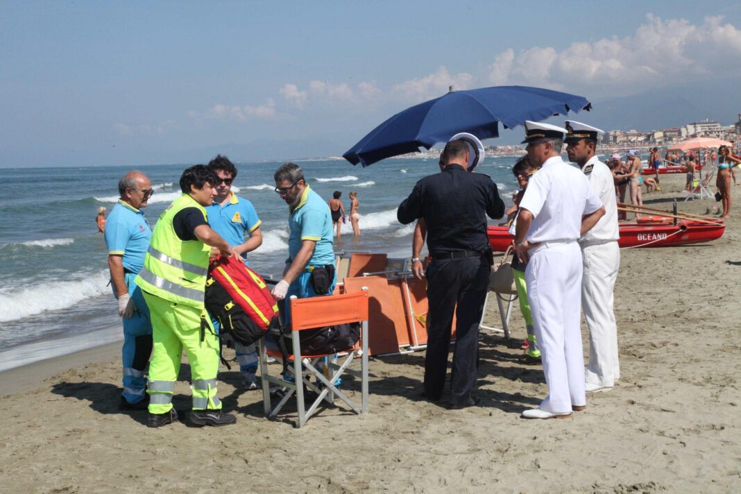 malore-enquanto-nadava,-o-turista-morre-em-versilia