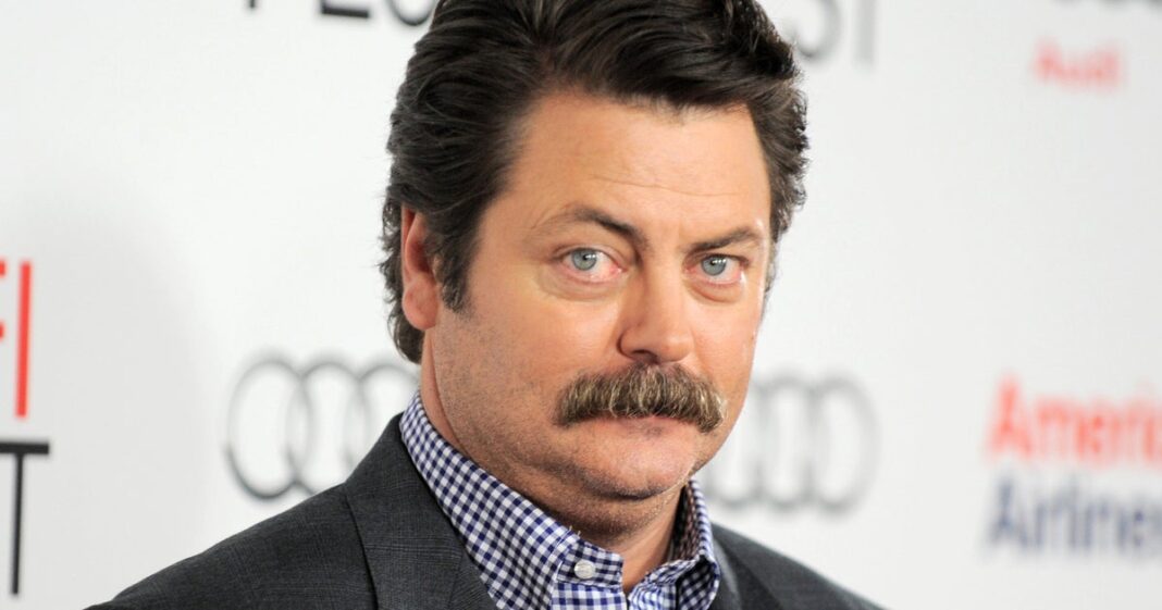 nick-offerman-burns-michael-flynn-jr.-para-usar