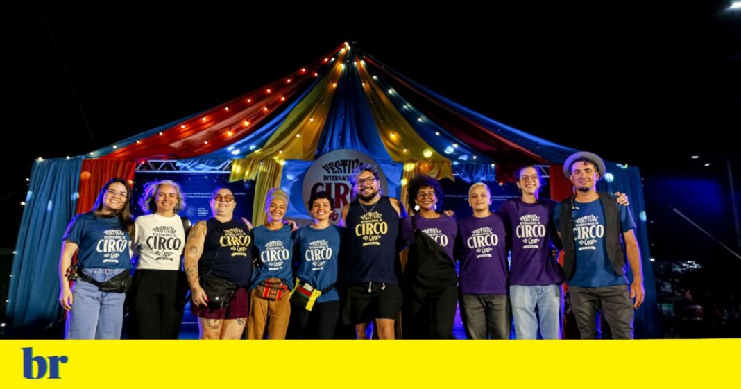 o-livro-revela-historias-sobre-a-magia-do-circus-cearense-e-gains-apresentation-em-portugal