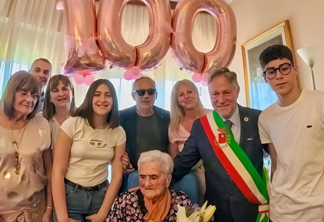 os-100-anos-de-noemi-isis.-grande-festa-em-pallerone