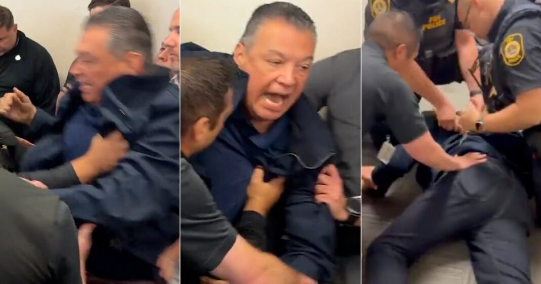 o-senador-alex-padilla-manipulou,-algemado,-removido-a-forca-de-kristi-noem-pressser