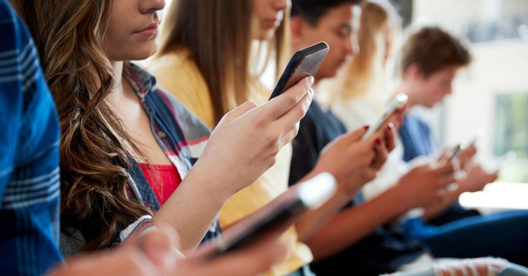 escola:-de-setembro-stop-to-celular-telefones-em-sala-de-aula-tambem-para-superiores