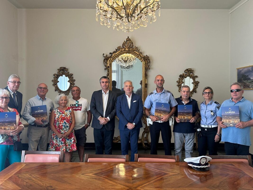 os-avos-civicos-recebem-os-agradecimentos-do-prefeito-peracchini