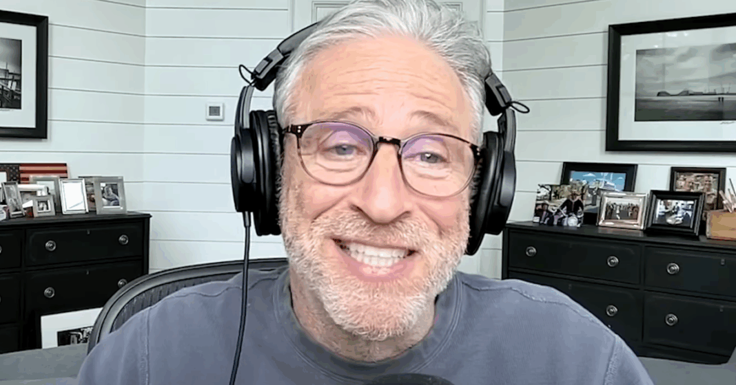 jon-stewart-derrama-em-seu