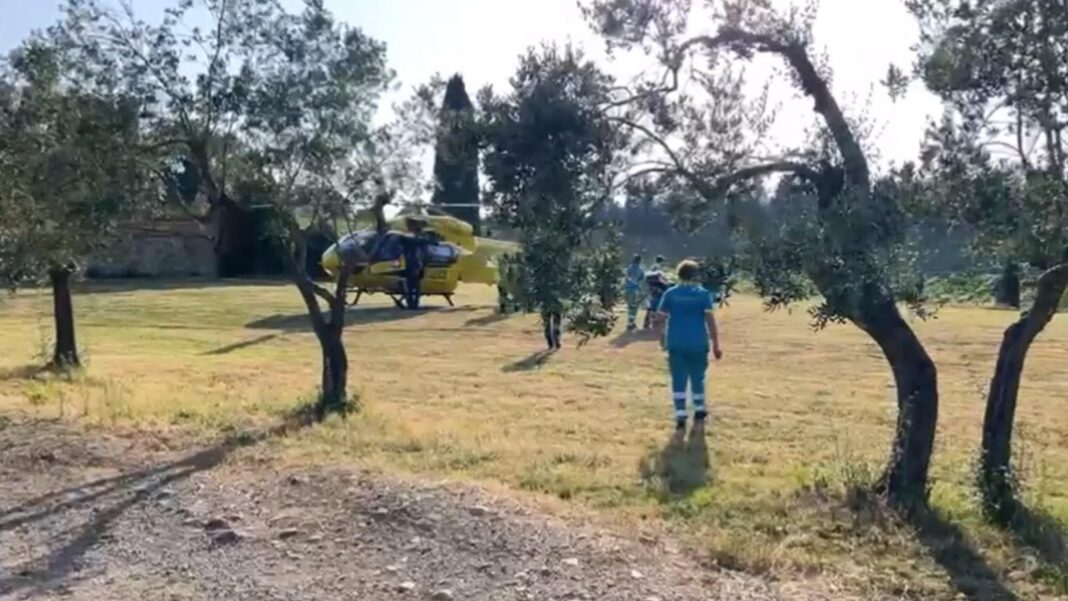 mulher-apanhada-pela-doenca-em-casa,-o-resgate-de-helicoptero-chega