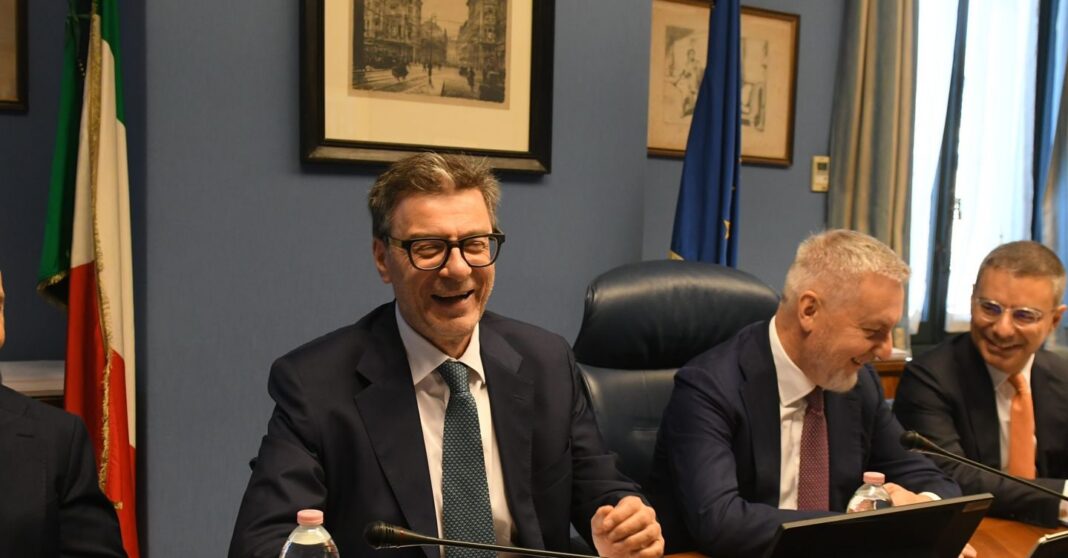 bancos,-giorgetti:-“eu-so-vejo-operacoes-em-papel,-ninguem-coloca-dinheiro”