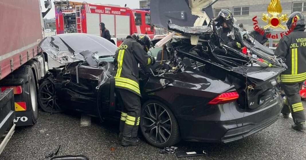 quatro-mortes-em-um-confronto-entre-os-carros-no-a4,-uma-era-de-um-contra-meia