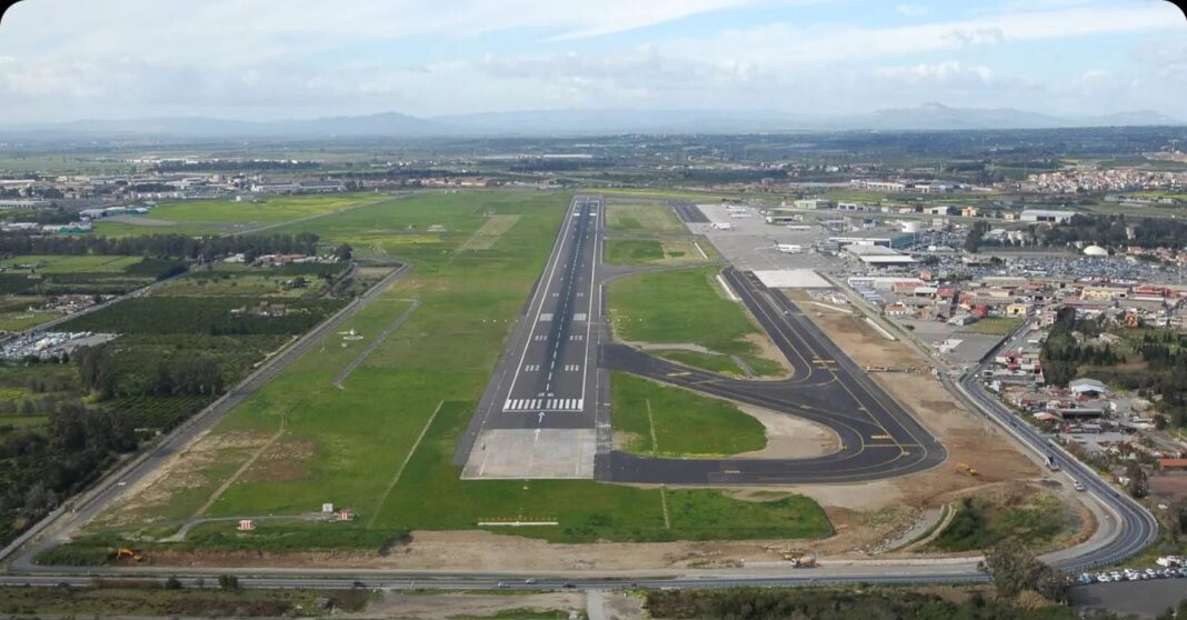 incendio-perto-do-aeroporto-de-catania,-voos-suspensos