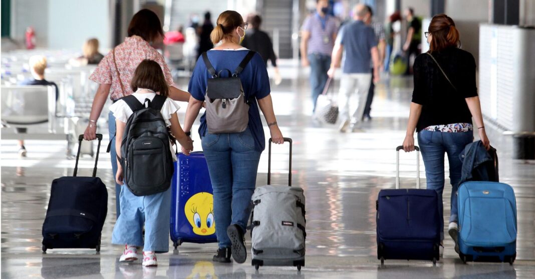 banda-de-ladroes-em-serie-em-malpensa:-30-roubos-por-mais-de-4-milhoes