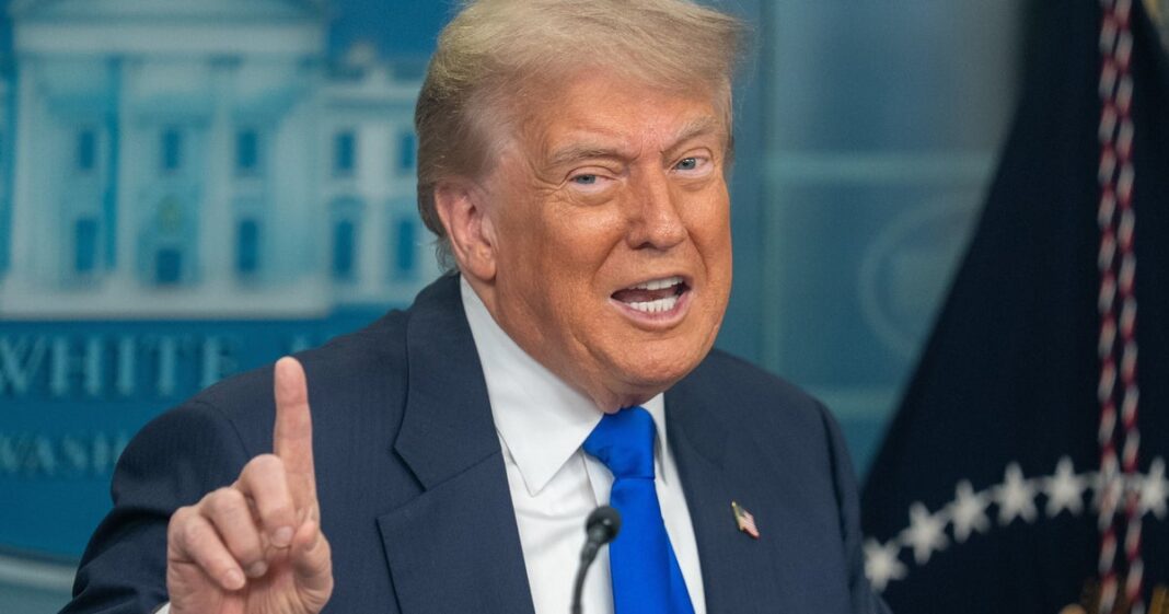 ‘sinais-de-cerebros-quebrados’:-o-mais-recente-rabisco-de-trump-tem-pessoas-uivando