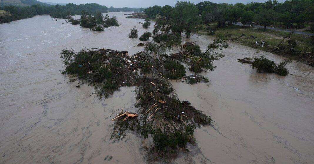 24-mortos-nas-inundacoes-do-texas,-mais-de-20-criancas-desaparecidas-no-acampamento-de-verao