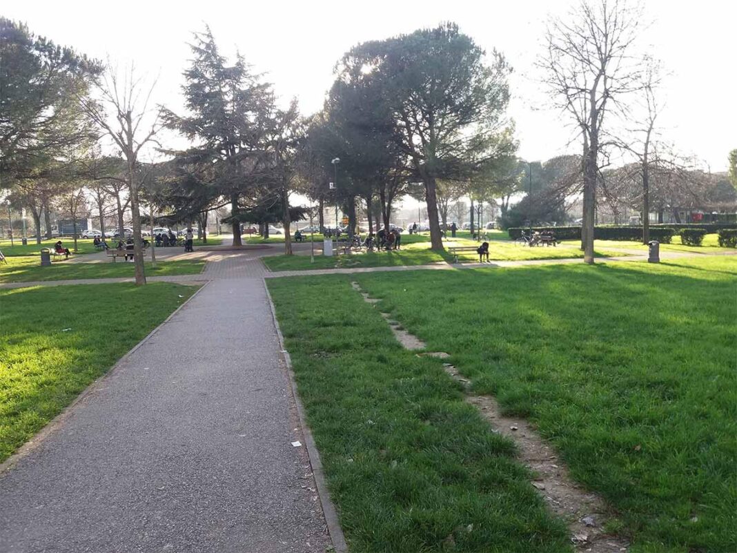 mesas-para-jogar-cartas-e-bares-ilegais-nos-jardins.-daspo-urbano-e-sancoes