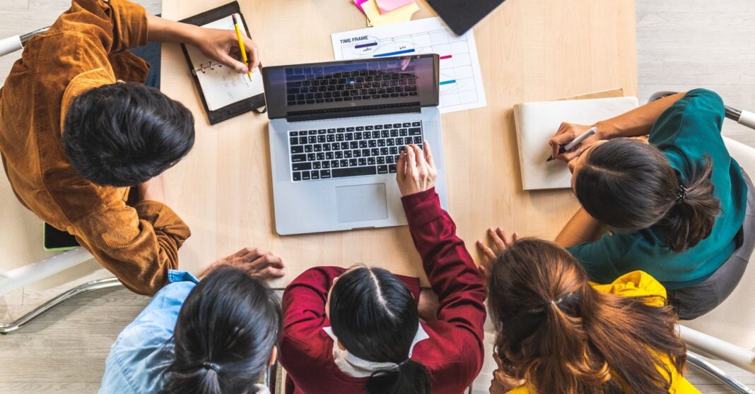 o-assistente-virtual-gratuito-chega-que-ajuda-os-jovens-que-procuram-trabalho:-eis-como-funciona