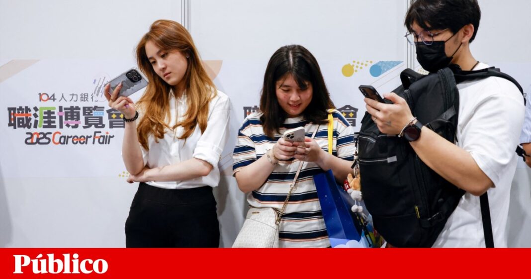 trump-impoe-uma-taxa-de-100%-nas-importacoes-de-chips