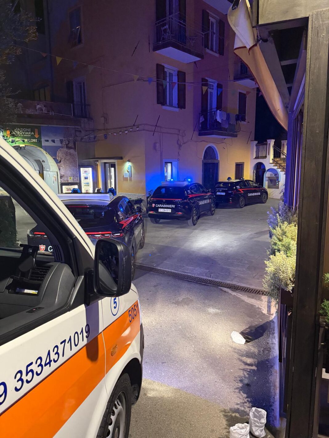 botthe-clash-depois-da-festa.-maxi-brawl-entre-jovens-na-vila-da-aldeia,-ha-feridos