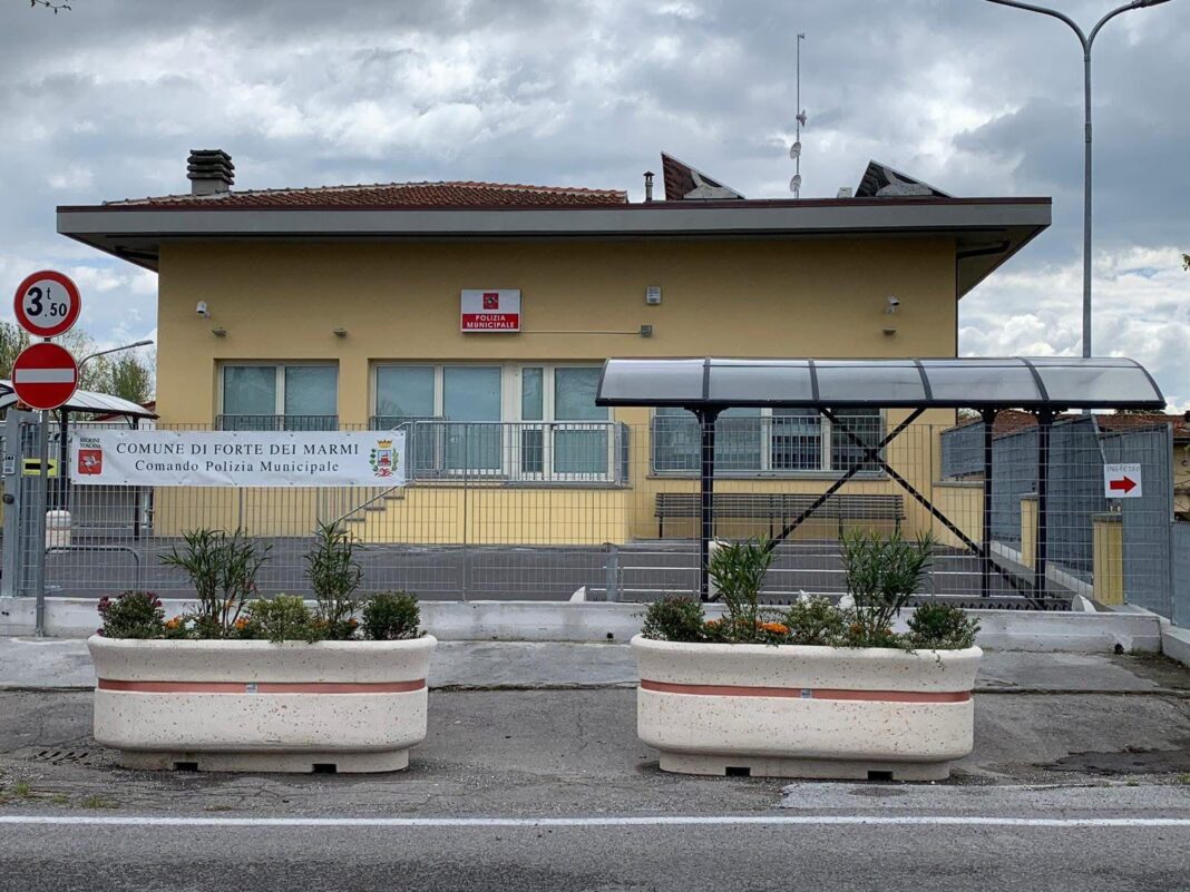 forte-dei-marmi,-“cafe-da-manha-alcoolico”-em-um-tempo-proibido:-maxi-bem-para-um-lugar