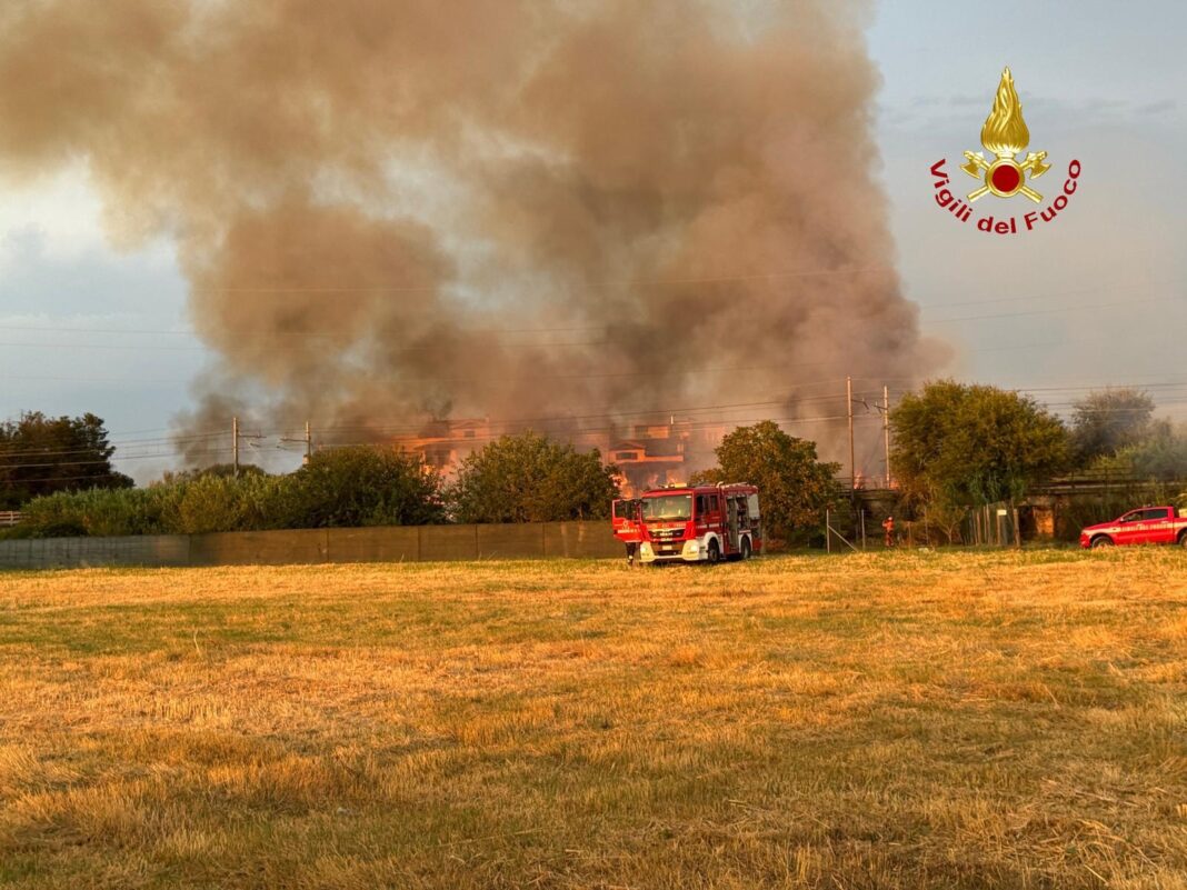 vasto-dispara-na-ferrovia-em-grosseto,-pare-nos-trens.-oi-as-casas,-evacuadas-um-hotel