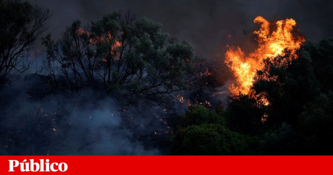 incendios-obrigam-a-area-de-evacuar-7700-habitantes-na-grecia