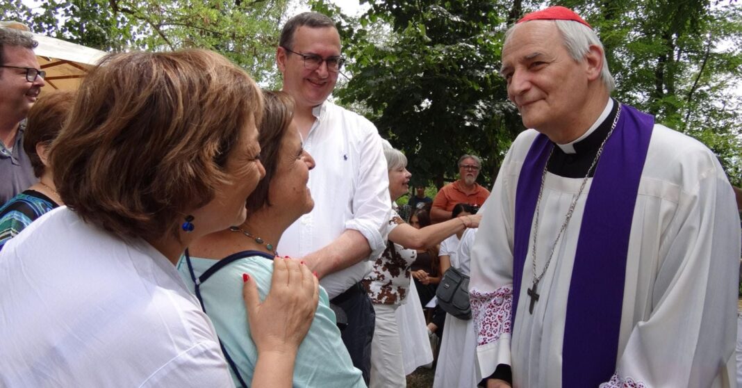 oriente-medio,-o-cardeal-zuppi-pede-paz-lendo-os-nomes-das-criancas-mortas