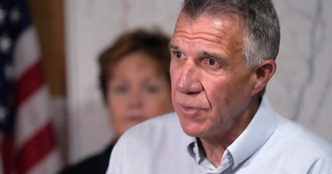 este-governador-republicano-se-recusou-a-enviar-tropas-da-guarda-nacional-para-dc
