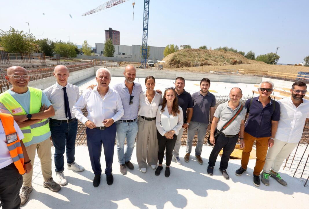 novo-poste-de-natacao,-a-inspecao-em-san-bartolo-em-cintoia